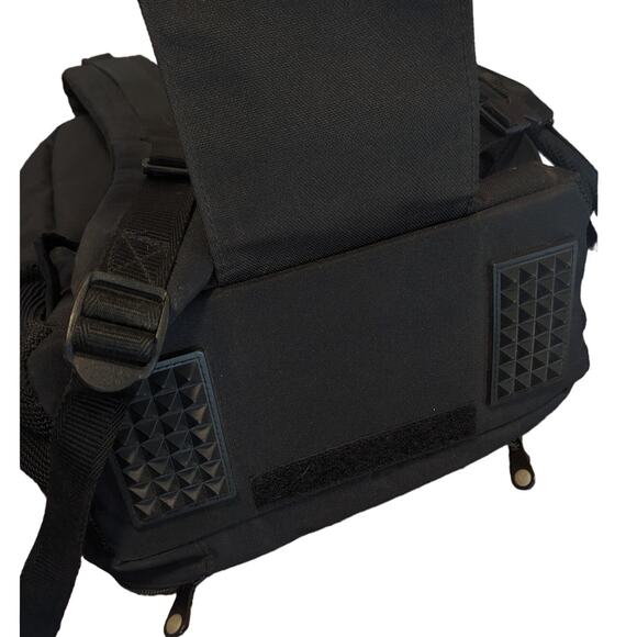 Burton Snowboarding Gorpcore Liquid Lounger Black Utility Backpack - Picture 7 of 9